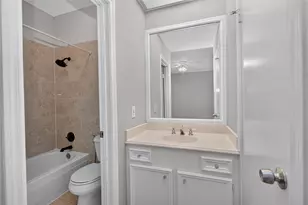 11711 Memorial Dr, Houston, TX 77024 - Photo 17