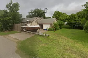 102 N Avenue C, Freeport, TX 77541 - Photo 9