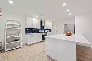 8215 Braes River Dr, Houston, TX 77074 - Photo 11