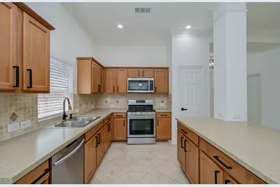 18314 N Elizabeth Shore Loop, Cypress, TX 77433 - Photo 7