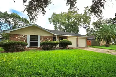 324 Pine Street, Lake Jackson, TX 77566 - Photo 1