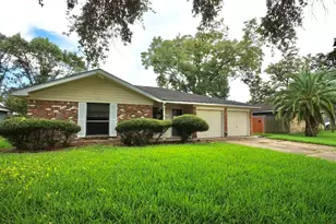 324 Pine St, Lake Jackson, TX 77566 - Photo 1