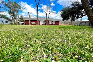 1735 South Park Dr, Alvin, TX 77511 - Photo 5
