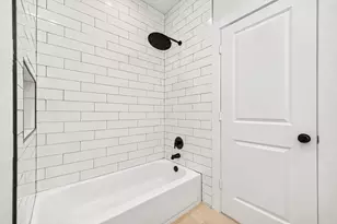 7824 Beckley St, Houston, TX 77088 - Photo 17
