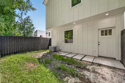 7824 Beckley Street #Back, Houston, TX 77088 - Photo 9