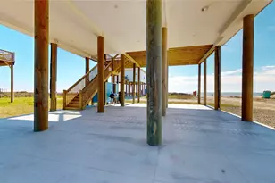 834 Kahla Dr, Crystal Beach, TX 77650 - Photo 5