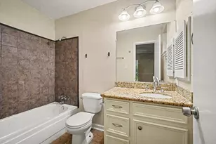 300 Castlelake Dr, Friendswood, TX 77546 - Photo 13