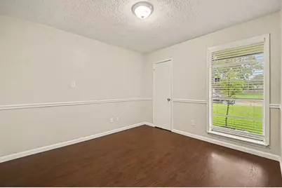 300 Castlelake Drive, Friendswood, TX 77546 - Photo 5