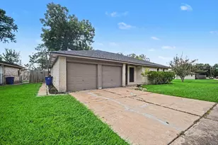 300 Castlelake Dr, Friendswood, TX 77546 - Photo 3