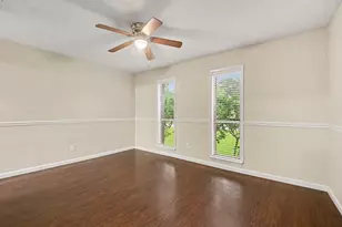 300 Castlelake Dr, Friendswood, TX 77546 - Photo 11