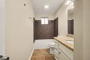 300 Castlelake Dr, Friendswood, TX 77546 - Photo 15