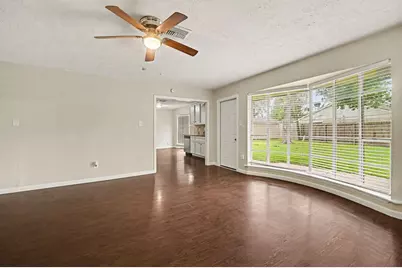 300 Castlelake Drive, Friendswood, TX 77546 - Photo 7