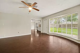 300 Castlelake Dr, Friendswood, TX 77546 - Photo 7