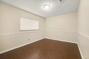 300 Castlelake Dr, Friendswood, TX 77546 - Photo 13