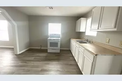 918 3rd Avenue S, Texas City, TX 77590 - Photo 5