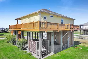 938 Sage Rd, Crystal Beach, TX 77650 - Photo 9