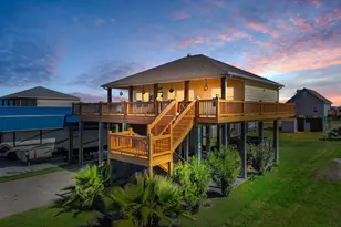 938 Sage Rd, Crystal Beach, TX 77650 - Photo 3