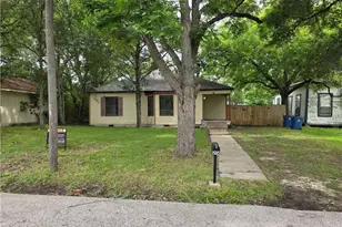 206 Gibbs St, Navasota, TX 77868 - Photo 1