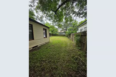 206 Gibbs Street, Navasota, TX 77868 - Photo 9