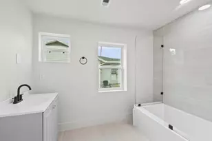 4607 Englewood St, Houston, TX 77026 - Photo 15
