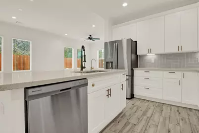 6635 Tc Jester Boulevard #A, Houston, TX 77007 - Photo 9