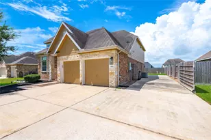 9611 Indian Trail, Mont Belvieu, TX 77523 - Photo 3