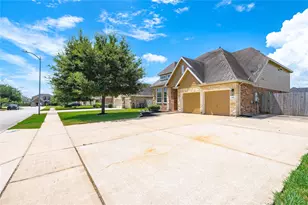 9611 Indian Trail, Mont Belvieu, TX 77523 - Photo 5