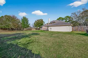 9714 Broadley Dr, Sugar Land, TX 77498 - Photo 11