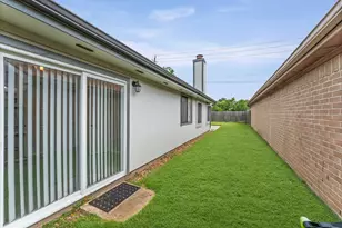 7810 Poitiers Dr, Houston, TX 77071 - Photo 25