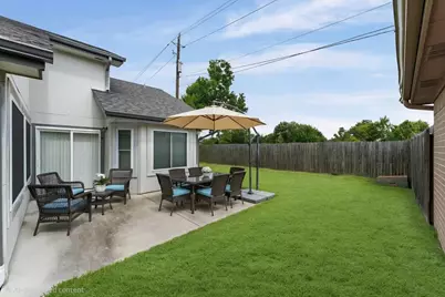 7810 Poitiers Drive, Houston, TX 77071 - Photo 23