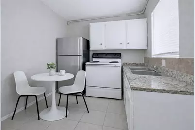 1228 5th Avenue N, Texas City, TX 77590 - Photo 5