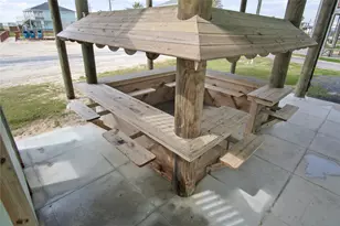 812 S Crystal Beach Rd, Crystal Beach, TX 77650 - Photo 7