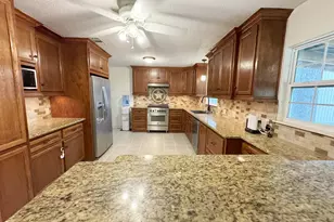 703 N Elm St, Sweeny, TX 77480 - Photo 5