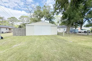 703 N Elm St, Sweeny, TX 77480 - Photo 21