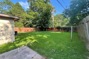 1417 W Talmadge St, Alvin, TX 77511 - Photo 9