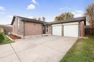 11611 Burlwood Dr, Houston, TX 77089 - Photo 3