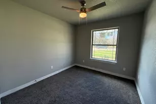 1031 S Anderson St, Angleton, TX 77515 - Photo 9