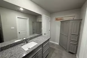 1031 S Anderson St, Angleton, TX 77515 - Photo 15