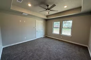 1031 S Anderson St, Angleton, TX 77515 - Photo 11