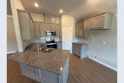 1031 S Anderson Street, Angleton, TX 77515 - Photo 5