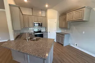 1031 S Anderson St, Angleton, TX 77515 - Photo 5