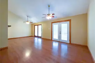 459 Village Creek Dr, Houston, TX 77598 - Photo 5