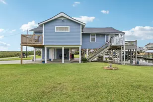1221 Bay St, Crystal Beach, TX 77650 - Photo 3
