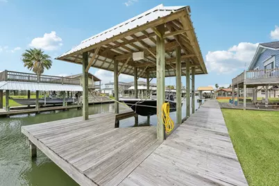 1221 Bay Street, Crystal Beach, TX 77650 - Photo 27