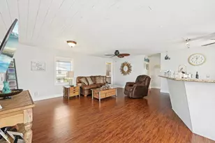 1221 Bay St, Crystal Beach, TX 77650 - Photo 9