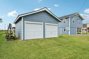1221 Bay St, Crystal Beach, TX 77650 - Photo 45