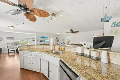 1221 Bay Street, Crystal Beach, TX 77650 - Photo 15