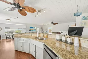 1221 Bay St, Crystal Beach, TX 77650 - Photo 15