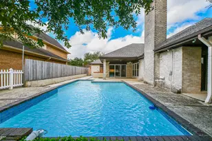 1750 N Country Club Blvd, Sugar Land, TX 77478 - Photo 27