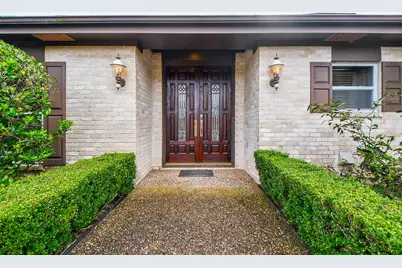 1750 N Country Club Boulevard, Sugar Land, TX 77478 - Photo 3